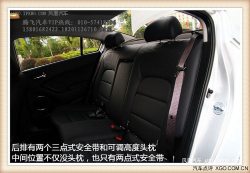 起亚K3的后排座椅设置与现代朗动相似,空间较为宽敞,身高175cm的高清图片