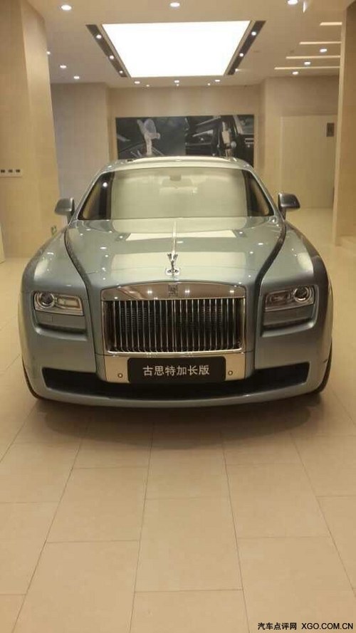 店专卖店劳斯莱斯加长古思特帝王蓝色颜色现车,金色双腰线,发光小天使